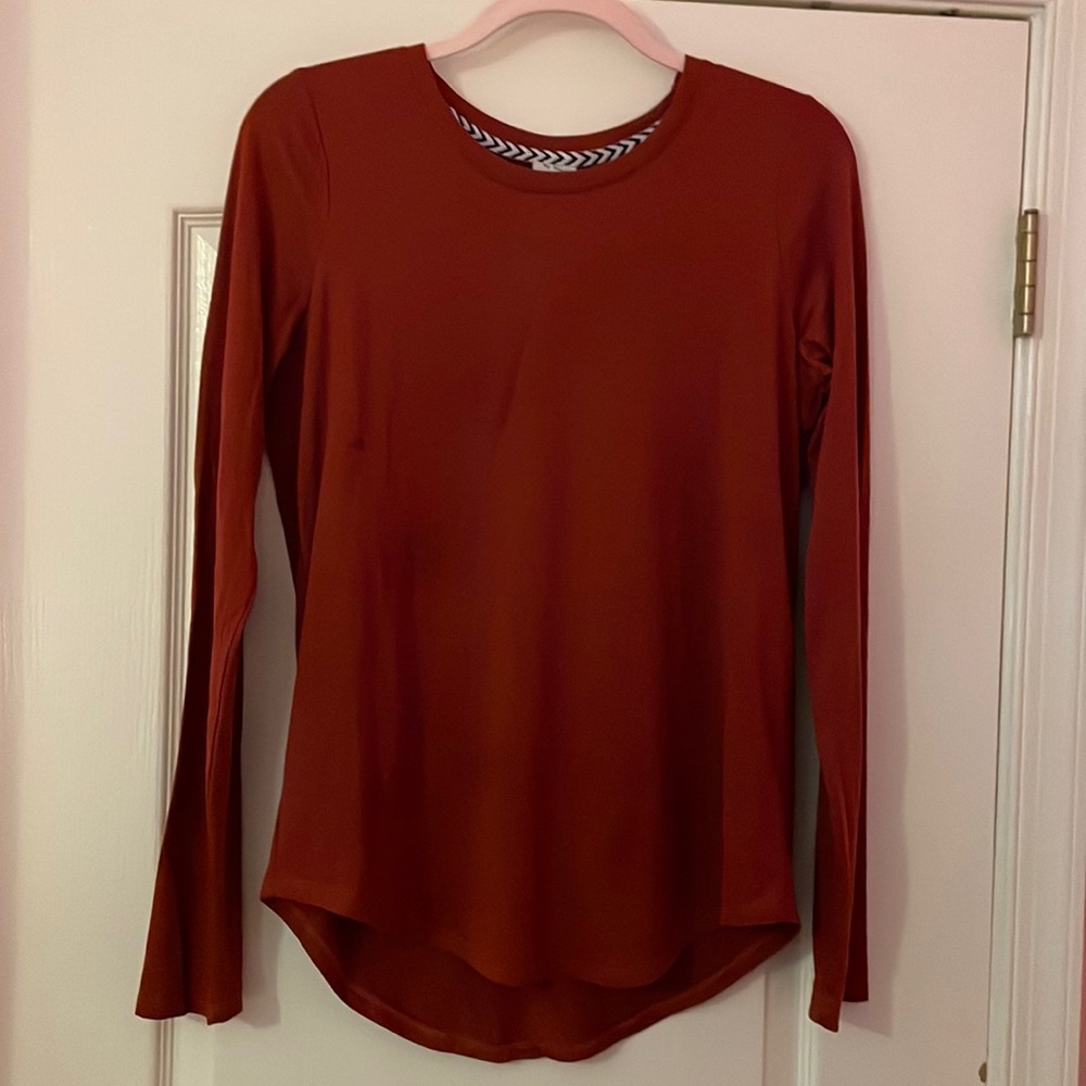 Essentials size L red long-sleeve tee